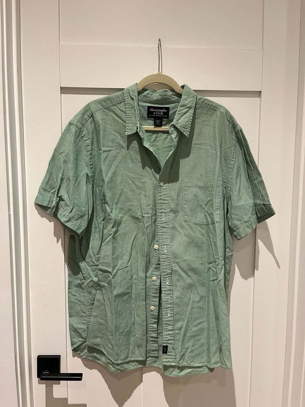 Abercrombie & Fitch Men's Short Sleeve Green and White Striped Button-Down Shirt